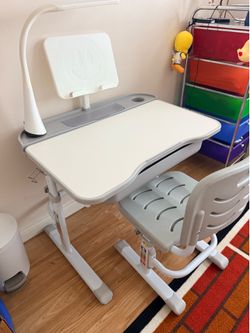 Kids adjustable desk (2 of 2)