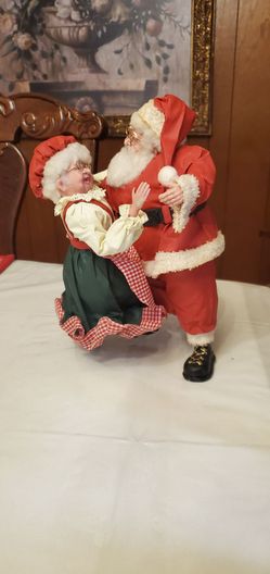 Dancing Santa & Mrs. Claus