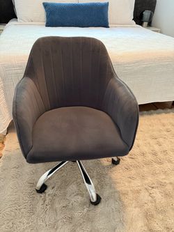 Gray Office Chair – Like New
