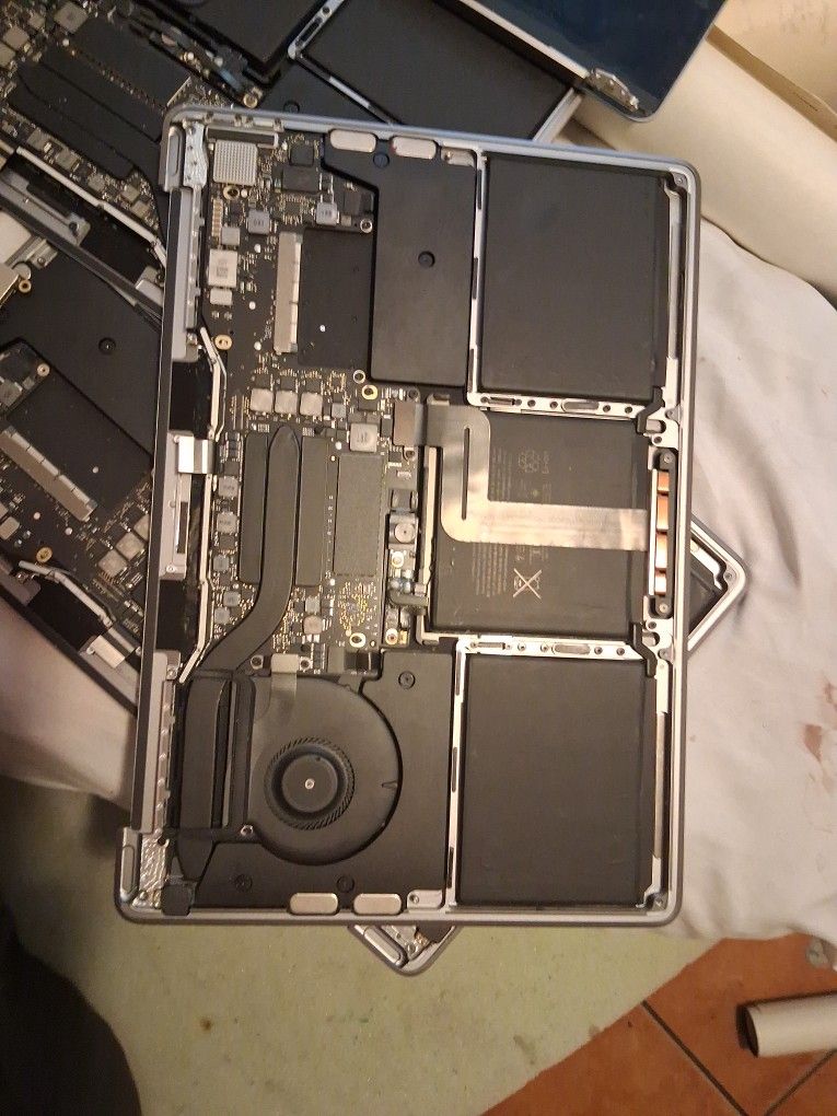 Four X4 -2017 13" Macbook Pro Chassis. ++++ PLUS ++++++ Two X2 - 2017 13"  Complete Lcd Screen Assembly's+++++lots Of New Parts 