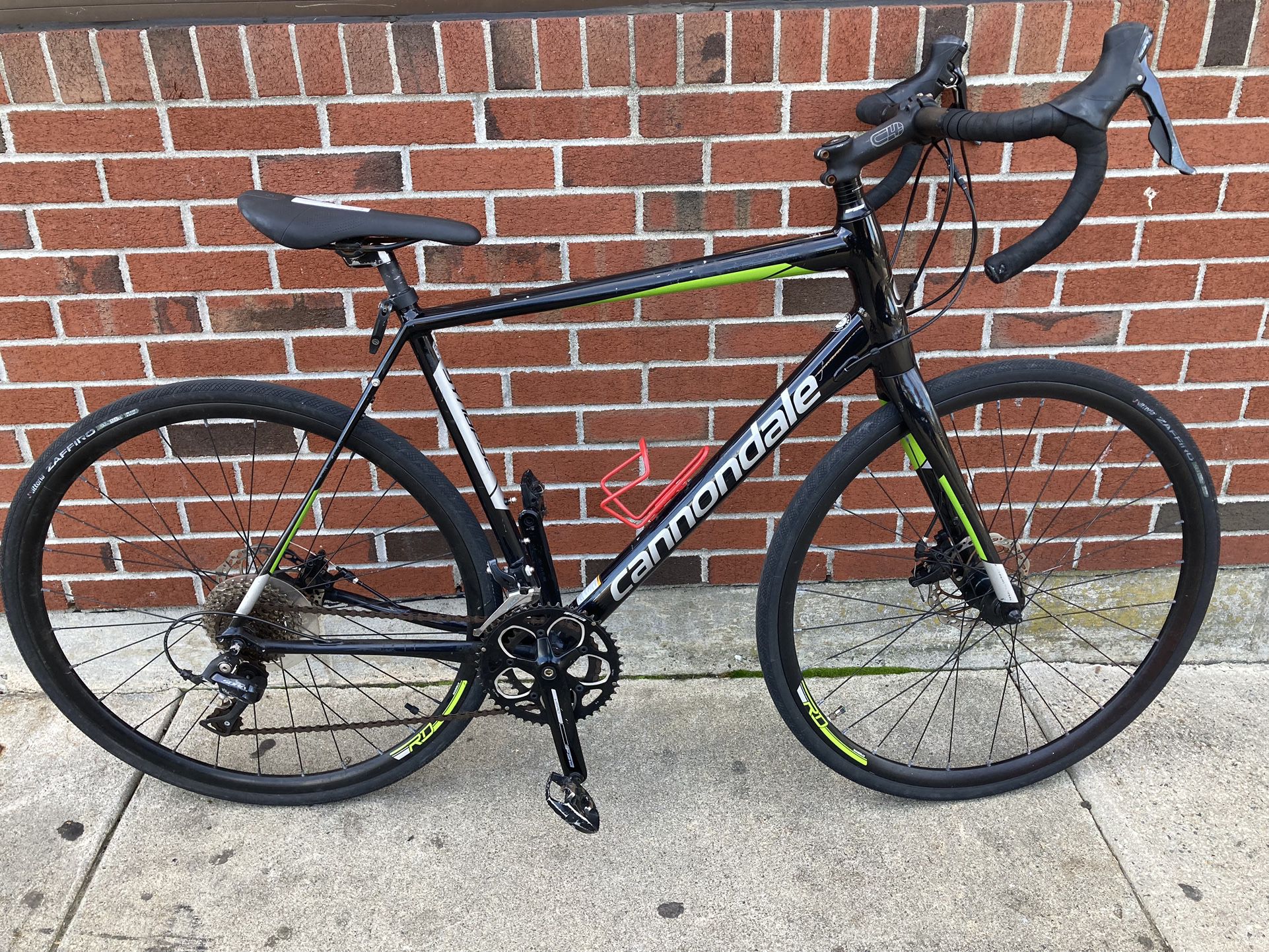 CANNONDALE SYNAPSE Lightweight Road Bike.