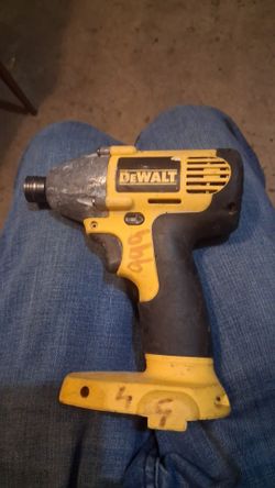 cordless DeWalt DW056 18-Volt 1/4-inch hex heavy-duty impact driver (tool only).Voltage & Drive: Operates on DeWalt's legacy 18V NiCd/Li-Ion battery p