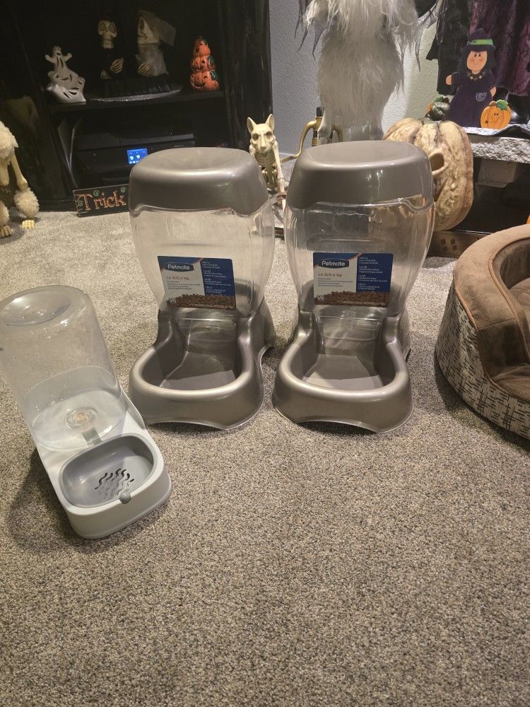 Dog Feeder