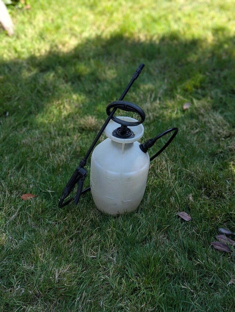 Sure Spray 1 gallon Sprayer Lawn and Garden Sprayer