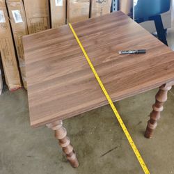 31'' Dining table. Very good condition. 