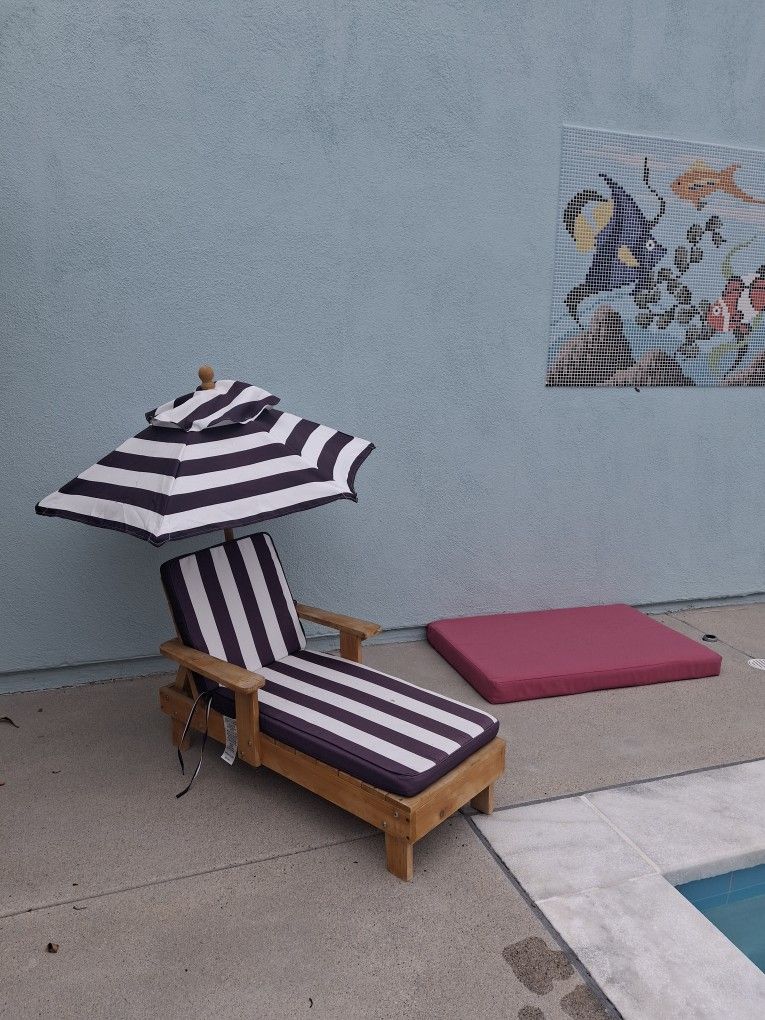 Fabulous " KIDS Chaise Lounge And Umbrella!