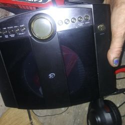 Loud Cd Player Built In Alarm Clock Fm And Am Radio Wotks Great!!