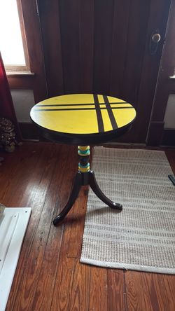 Artistic accent table
