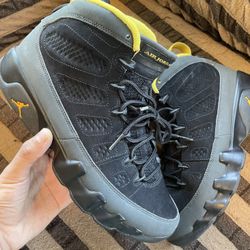 Air Jordan 9 size 8.5