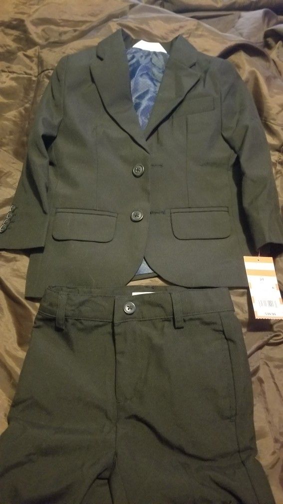 Brand New 2 piece suit Cat & Jack size 2T