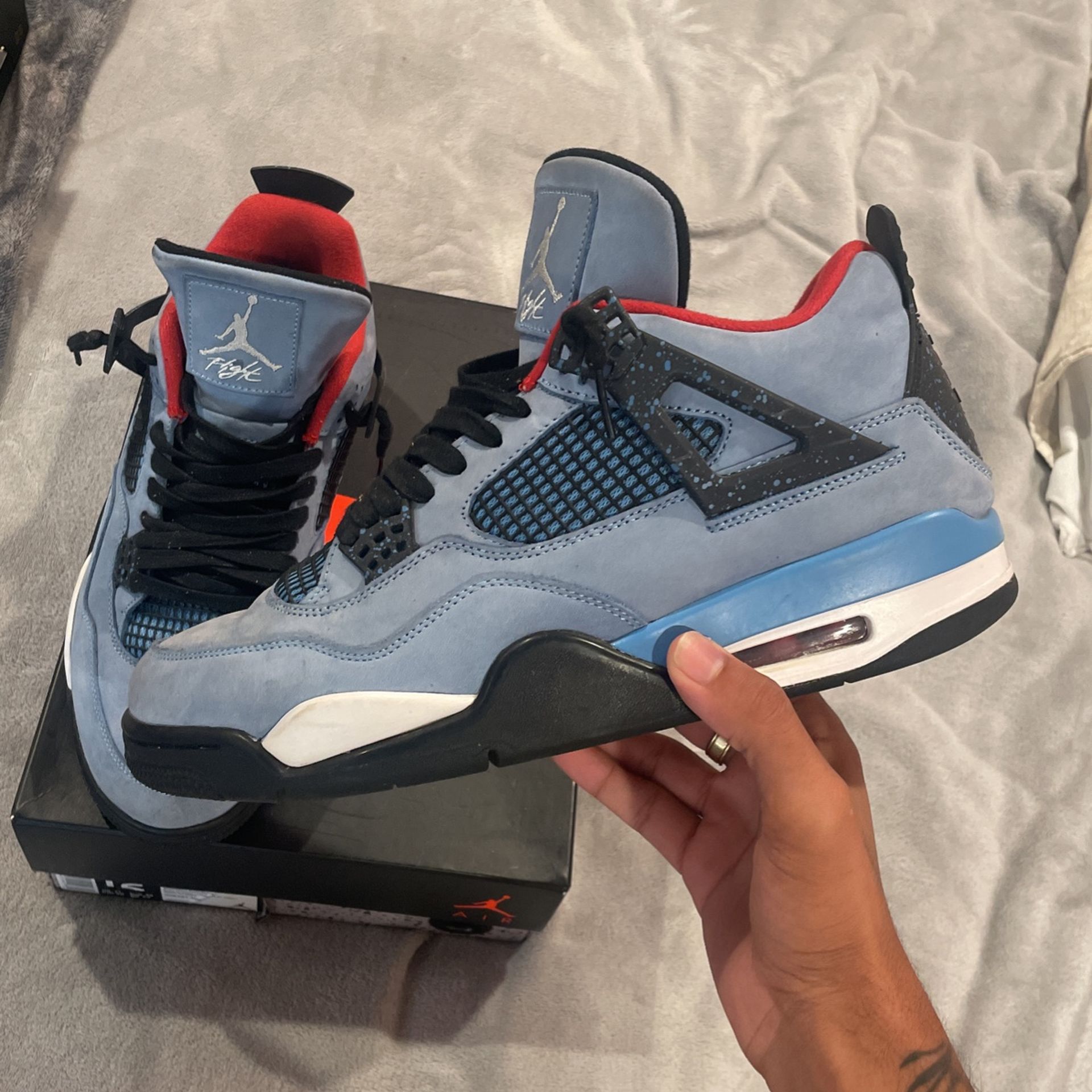 Travis Scott AJ4 sz 12