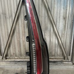 2015-2020 GMC Yukon XL Taillight Right Passenger Brake Lamp NO OEM