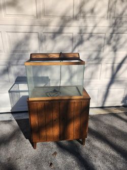 20 Gallon Deluxe Aquarium ,light And Cabinet