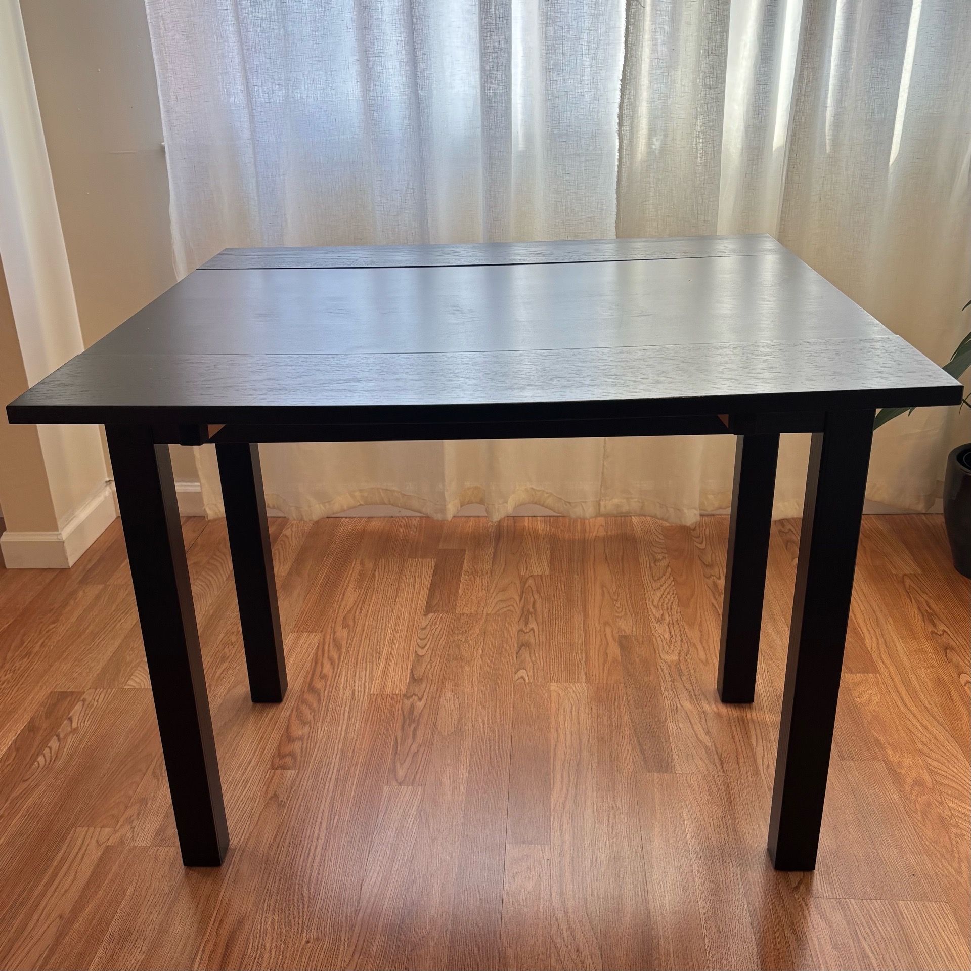 Expandable table (ikea)