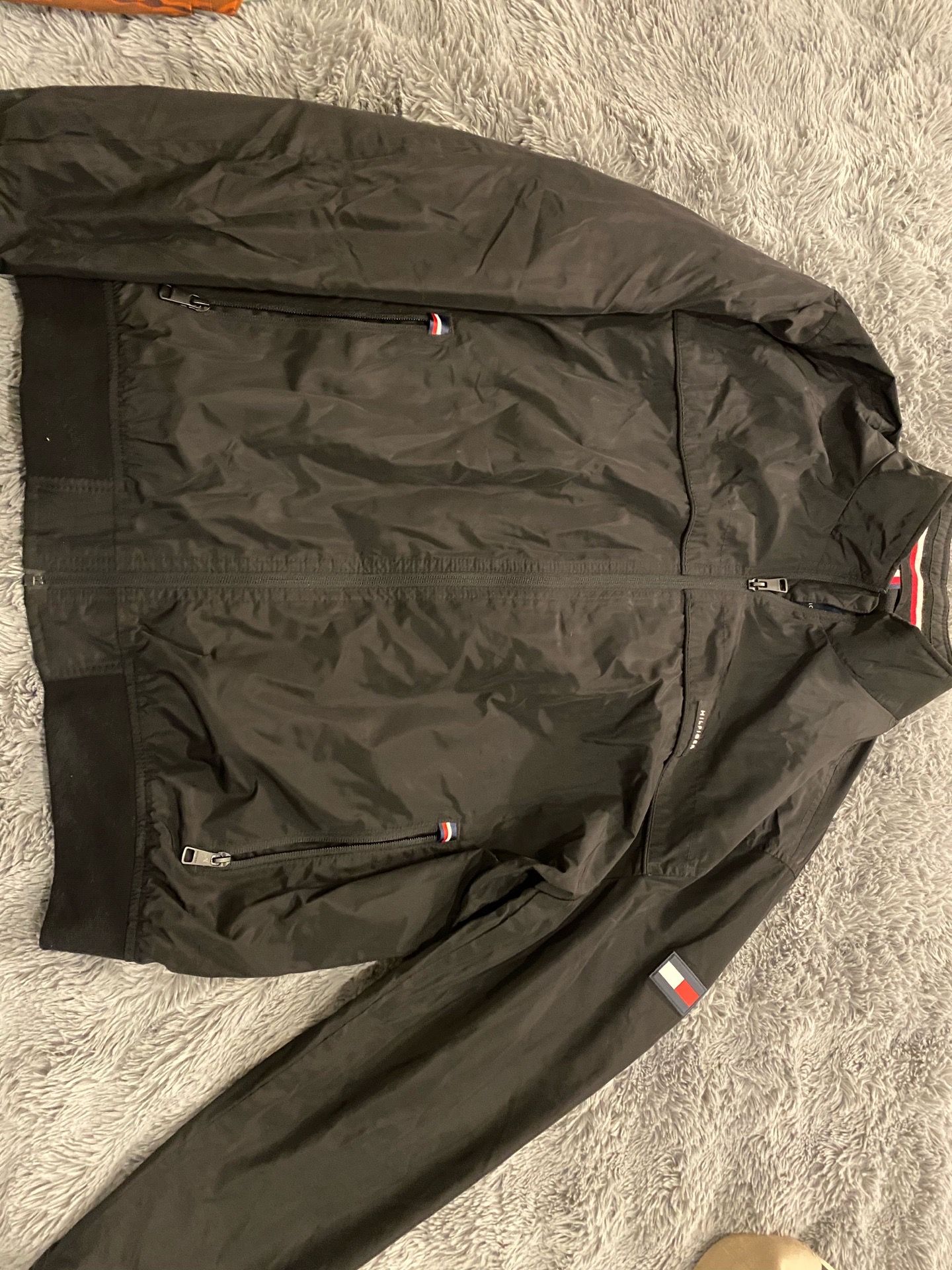 Tommy Hilfiger Windbreaker Jacket – Men’s Size Large (Medium-Heavy Weight)