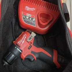 Milwaukee M12 Subcompact Brushless