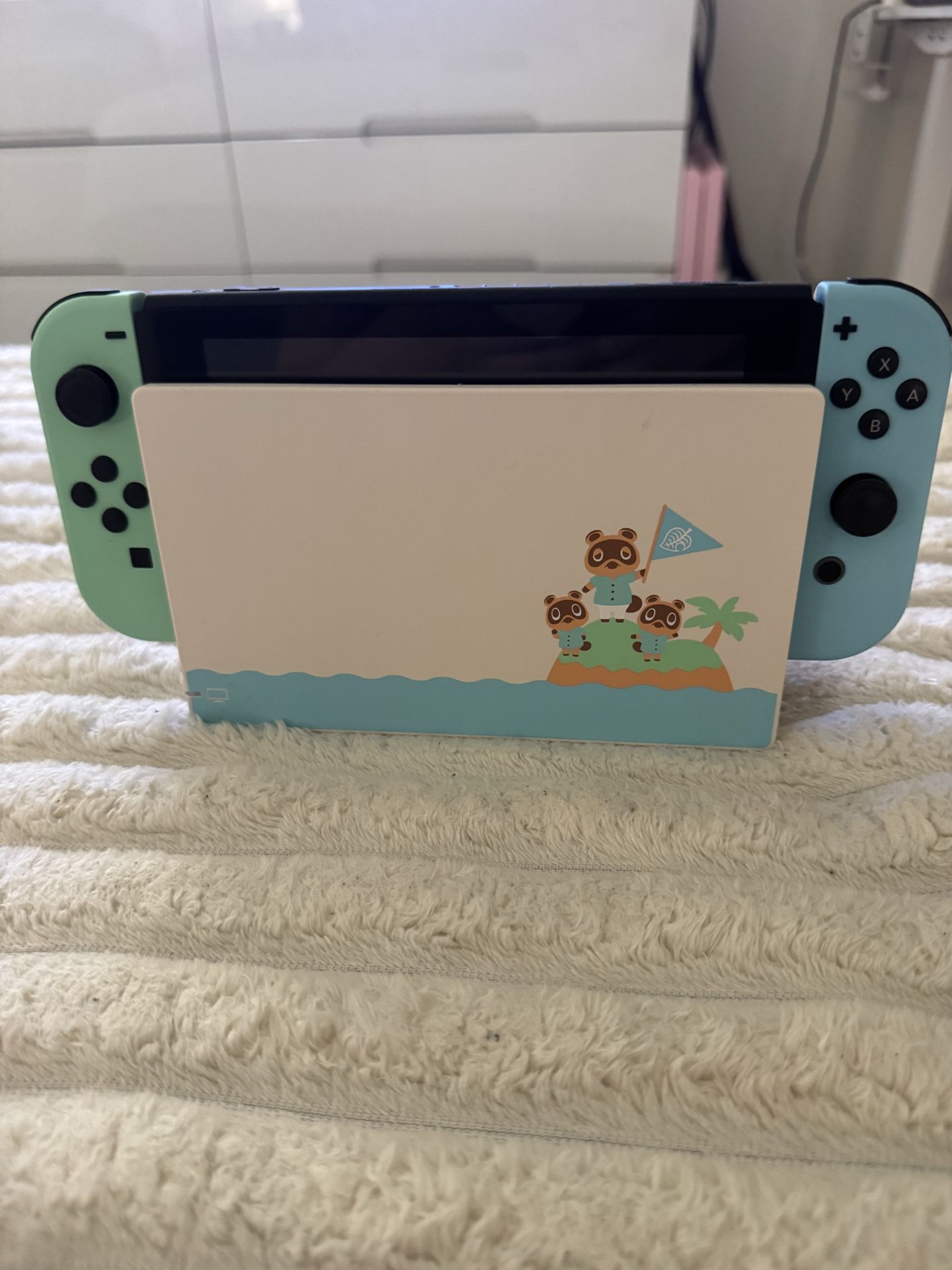 Nintendo Switch - Animal Crossing Edition