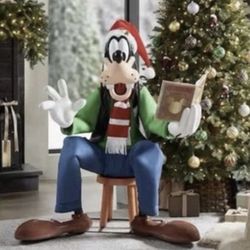 Disney Christmas Goofy Animatronic 
