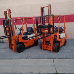 2 Toyota Forklifts
