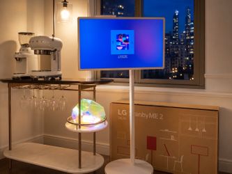 LG StanbyME 2 Portable Smart Touch Screen TV – Like New