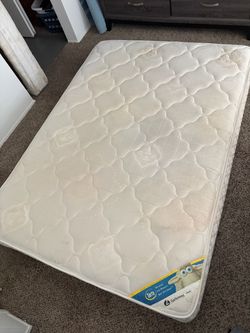 Free mattresses (Size: Full) and free box