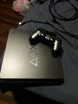 PS4 slim ￼