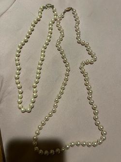 Vintage white cultured pearls 5:mm necklace