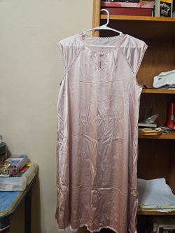 Vanity Fair Night Gown Pink Medium 1970s