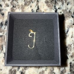 J Pendant 14ct