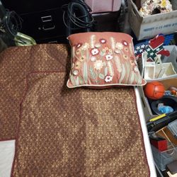 2 Pillow Shams & Throw Pillow $5 Total 