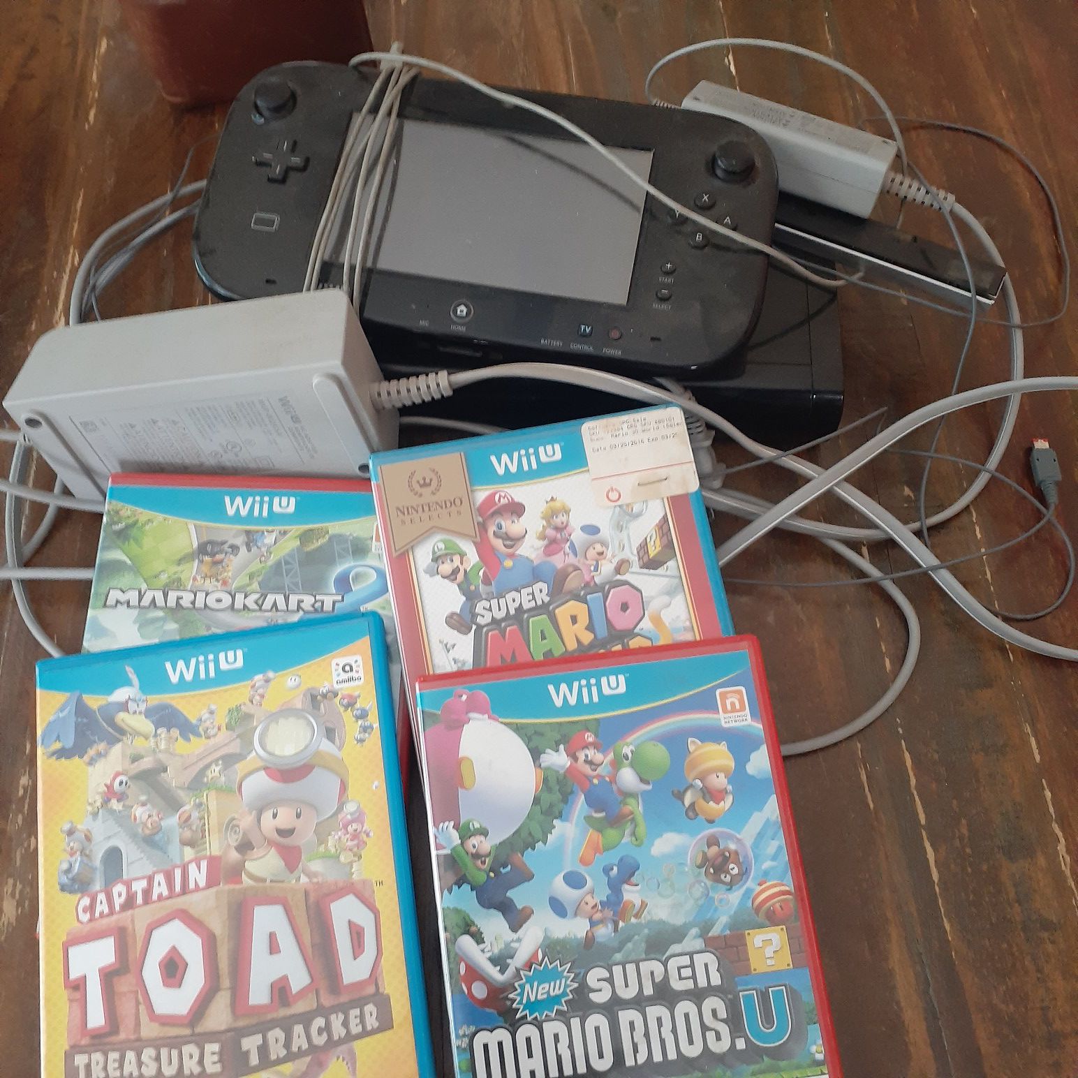 Nintendo wii u black with gamepad and 4 games mario kart super world toad all cables working great