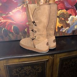 NWOT Emu Australian winter boots 100%sheepskin upper