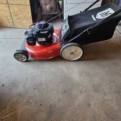 Selling Lawn Mower In Excellant Running Condition 