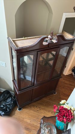 QUICK SALE: Large Display Cabinet / Hutch – Tons of Storage!