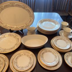 LENNOX CASTLE GARDEN CHINA SET 44 Pc 