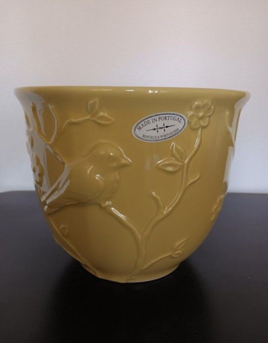 New Ceramic Floral Bird Motif Embossed Flower Pot Planter Made In Portugal 9" x 7"