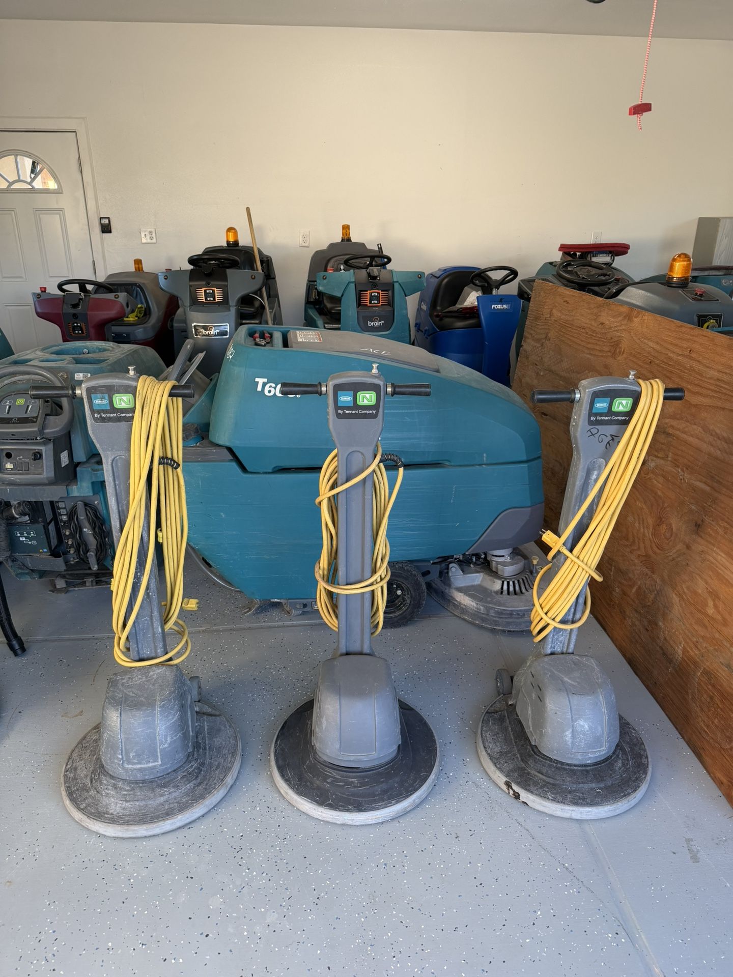 Floor Sanders, Buffers And Scrubber Machines 