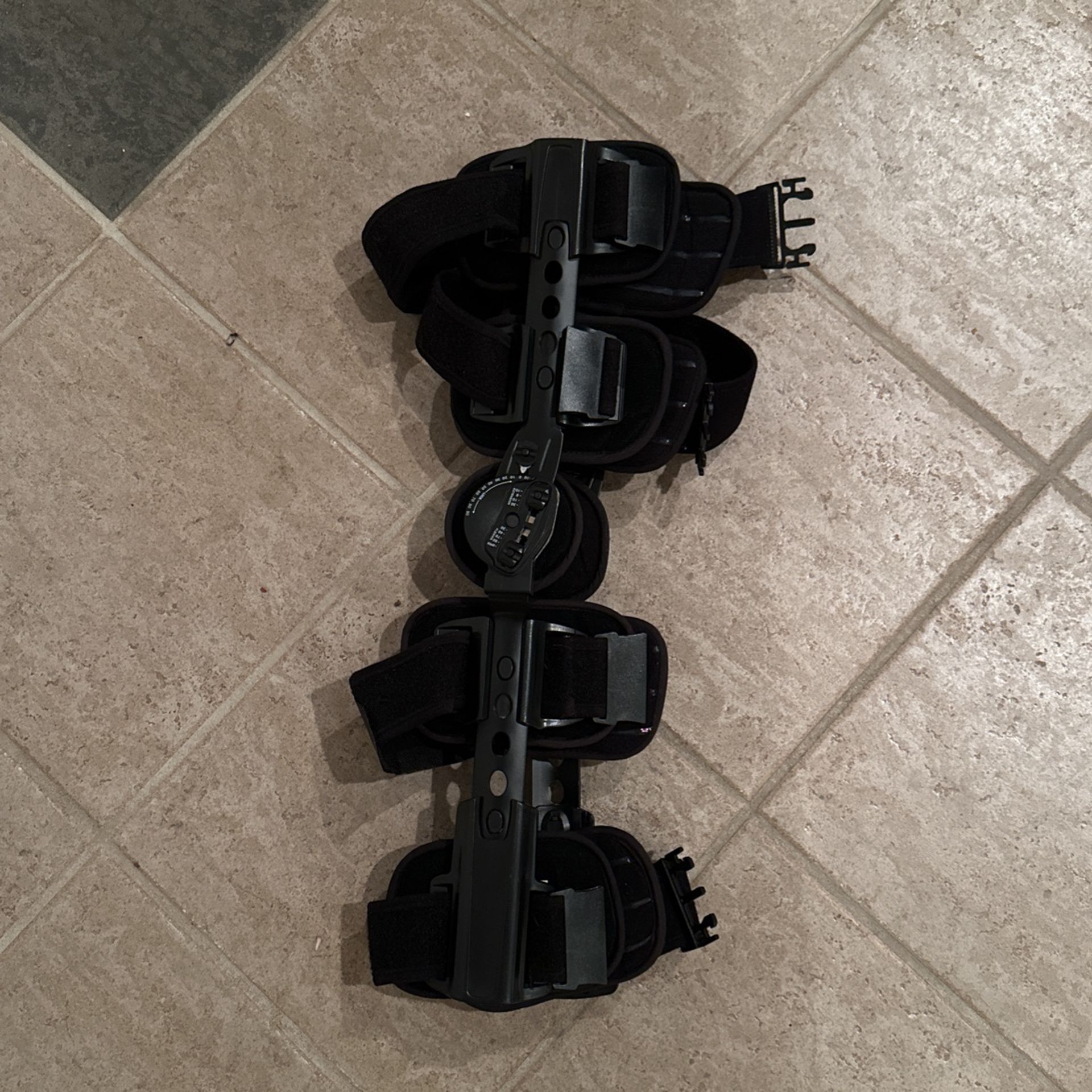 Knee brace