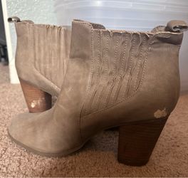 8.5M Madden Girl ankle boots
