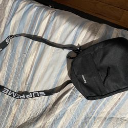 Supreme SS18 Nylon Shoulder Bag Black  New w/o tags