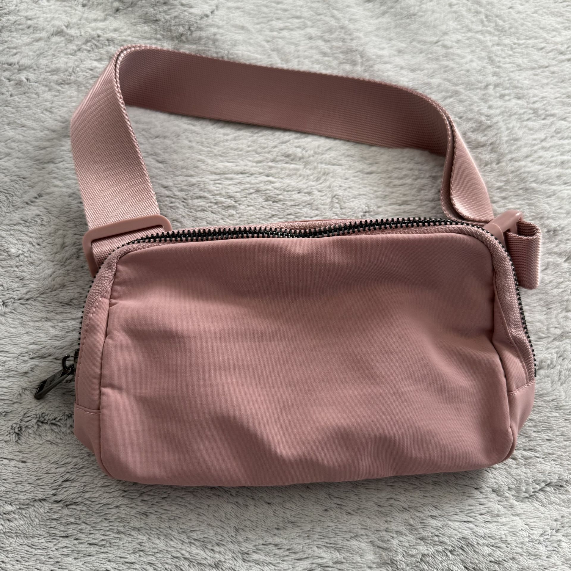 Pink Polyester Fanny Pack Belt Bag with Adjustable Strap NWOT Mesh Inner Pockets