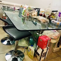 Glass dinning table