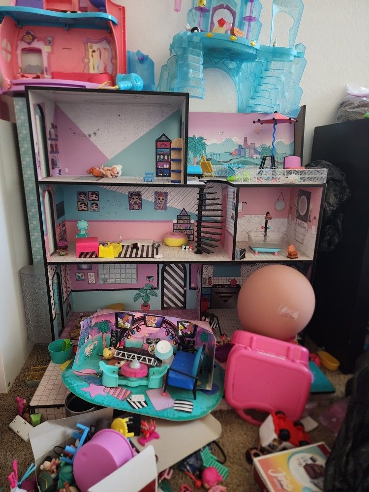 LOL House + Lol Dolls