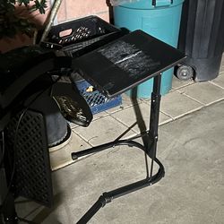 Folding table