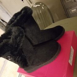 Ladies Boots With The Fur