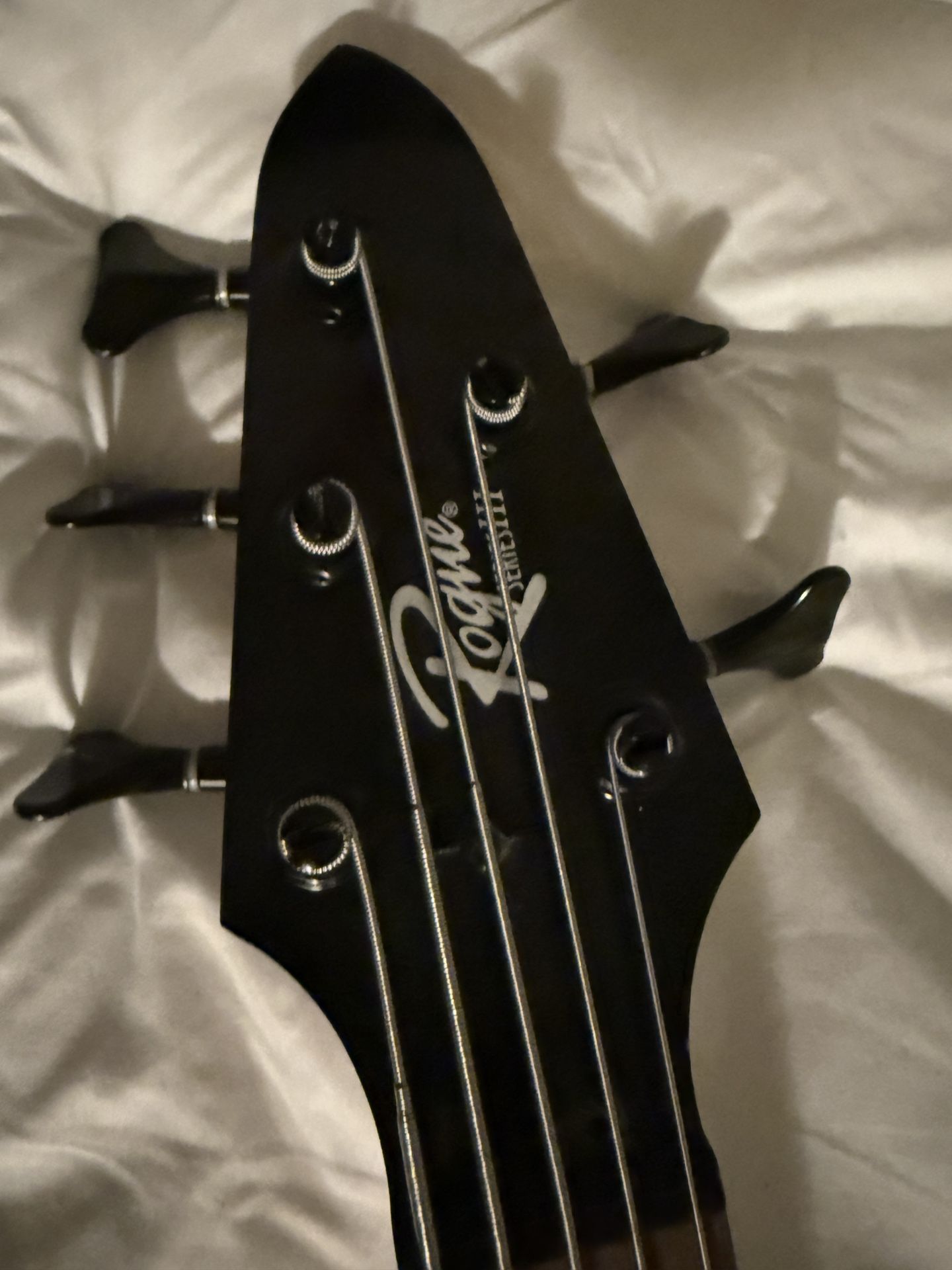 Rogue LX205B 5-String Bass