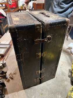 Vintage antique furniture storage travel steamer trunk chest