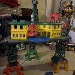 Fisher-Price Thomas & Friends Super Station Train Vehicle Playset