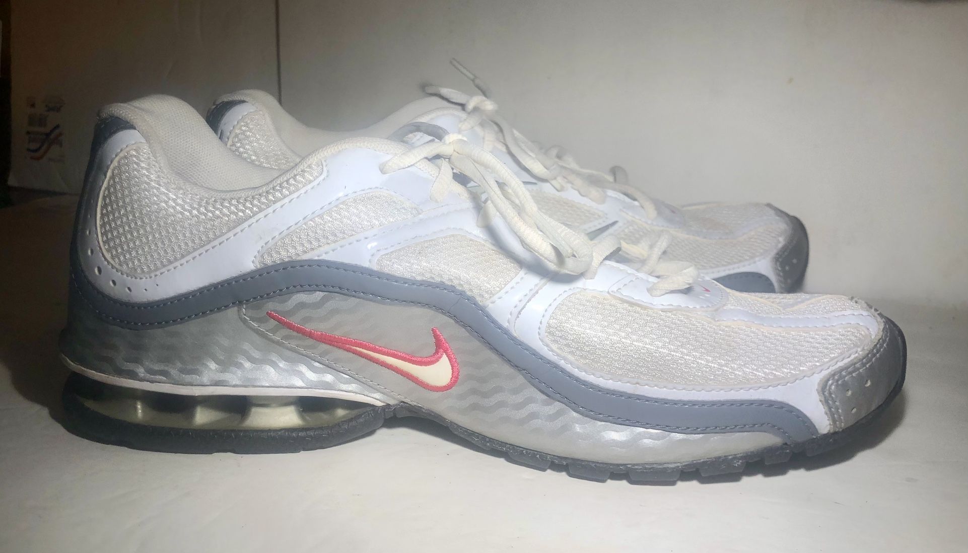 Nike Reax Run Women’s Size 10 White, Grey & Pink Pre Owned Worn Twice
