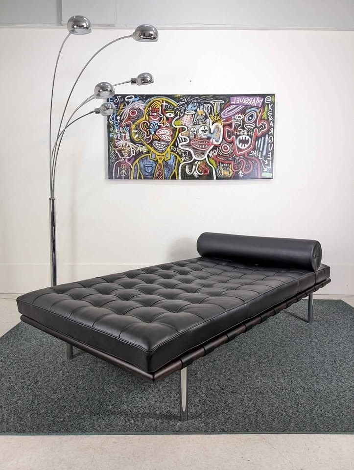 New Top Grain Italian Leather Barcelona Daybed Replica